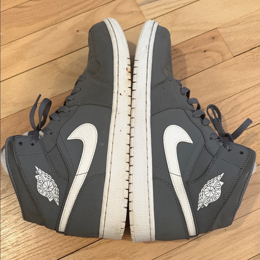 Jordan Men's Air Jordan 1 Mid "Cool Grey" sneakers Size 12 - Picture 3 of 11